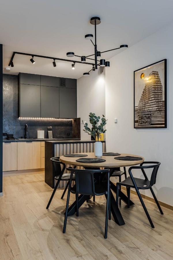 Klimatyzowany Apartament Very Berry Z Parkingiem W Poznaniu By Noclegi Renters Exteriér fotografie
